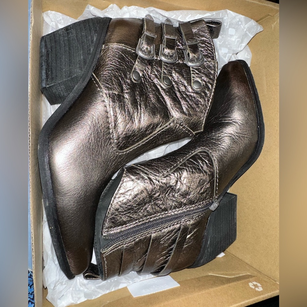 Metallic ankle boots by Zodiac